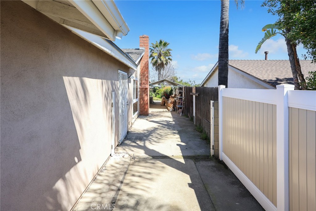 6915 Eastwood Avenue