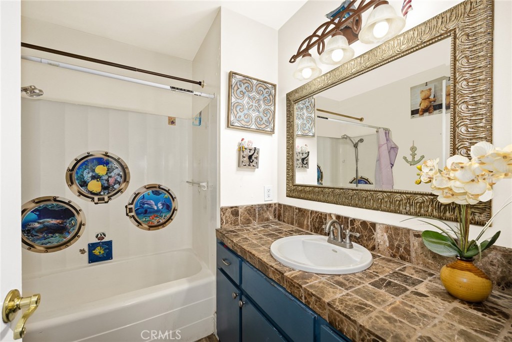 6915 Eastwood Avenue