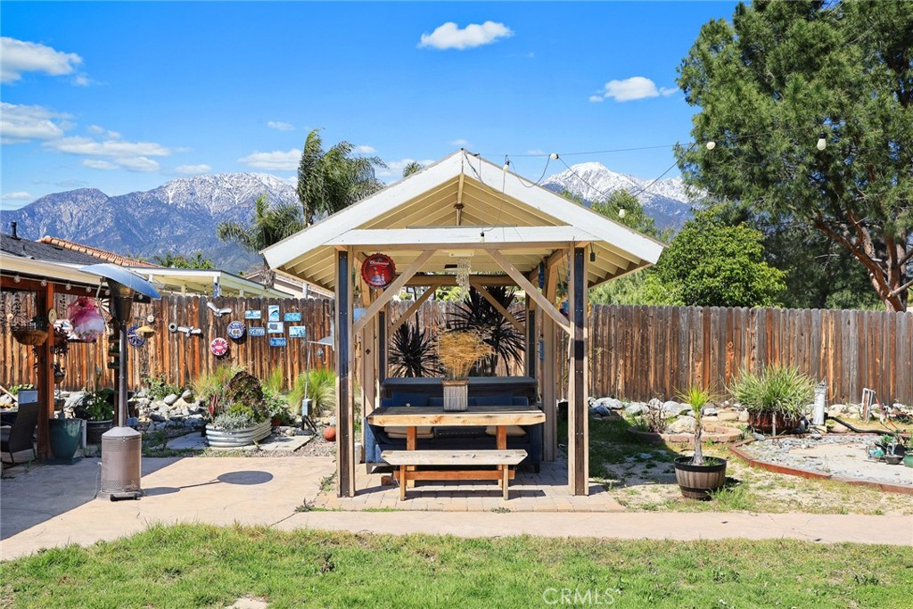 6915 Eastwood Avenue