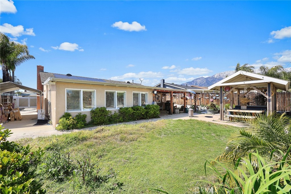 6915 Eastwood Avenue