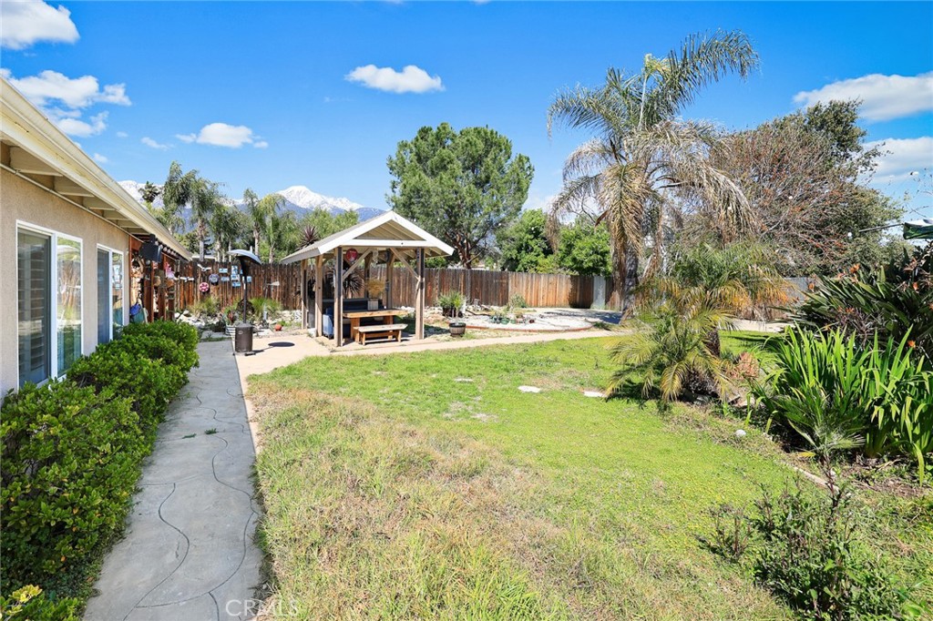 6915 Eastwood Avenue