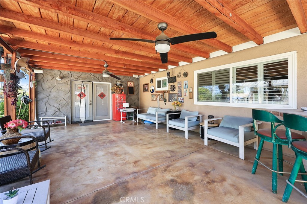 6915 Eastwood Avenue