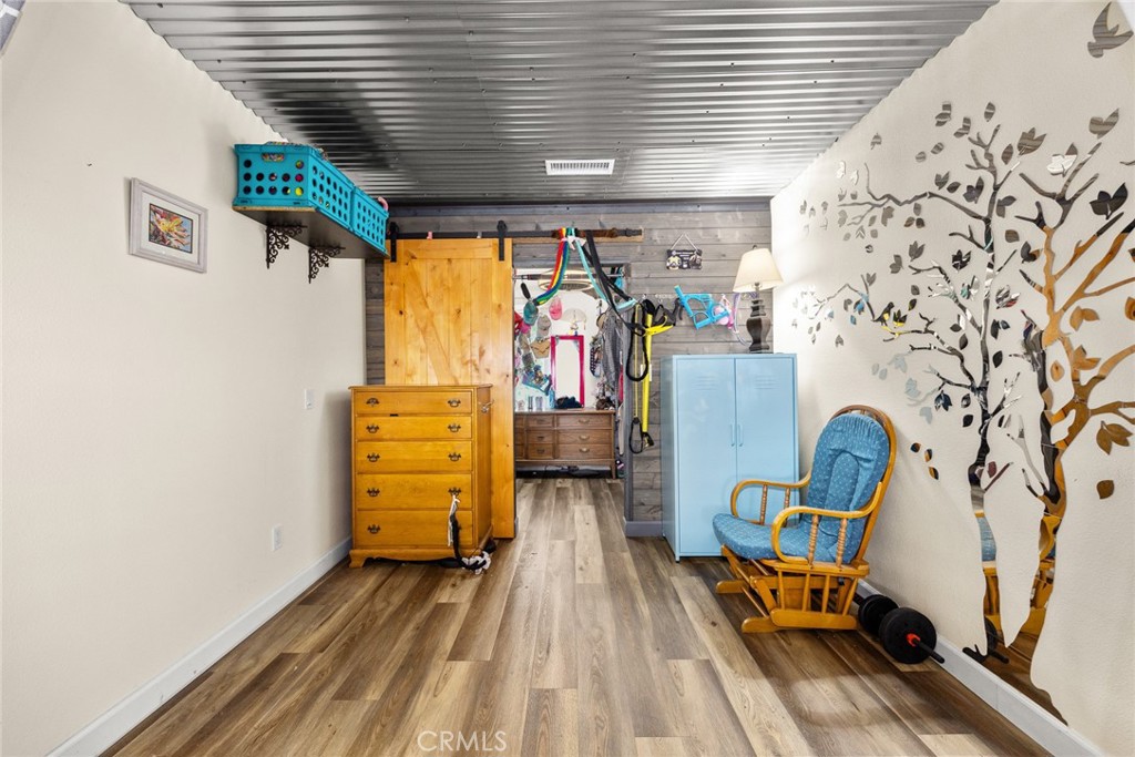 6915 Eastwood Avenue