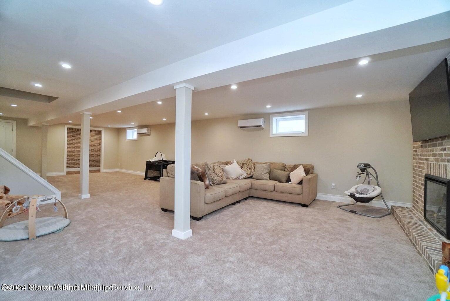 206 Maybury Avenue