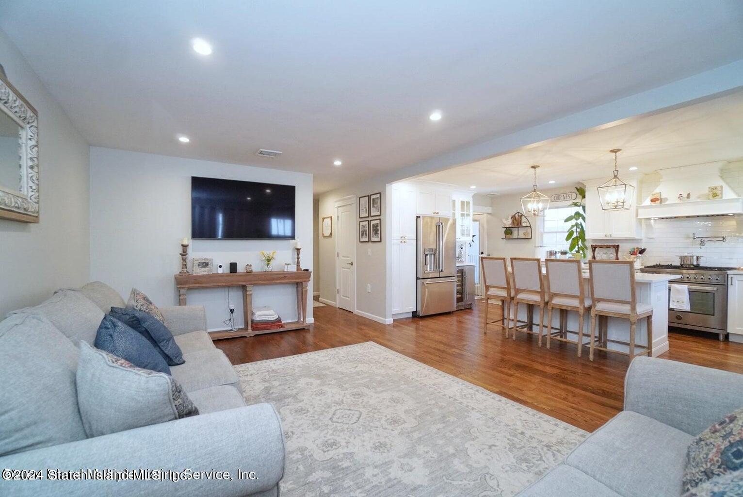 206 Maybury Avenue