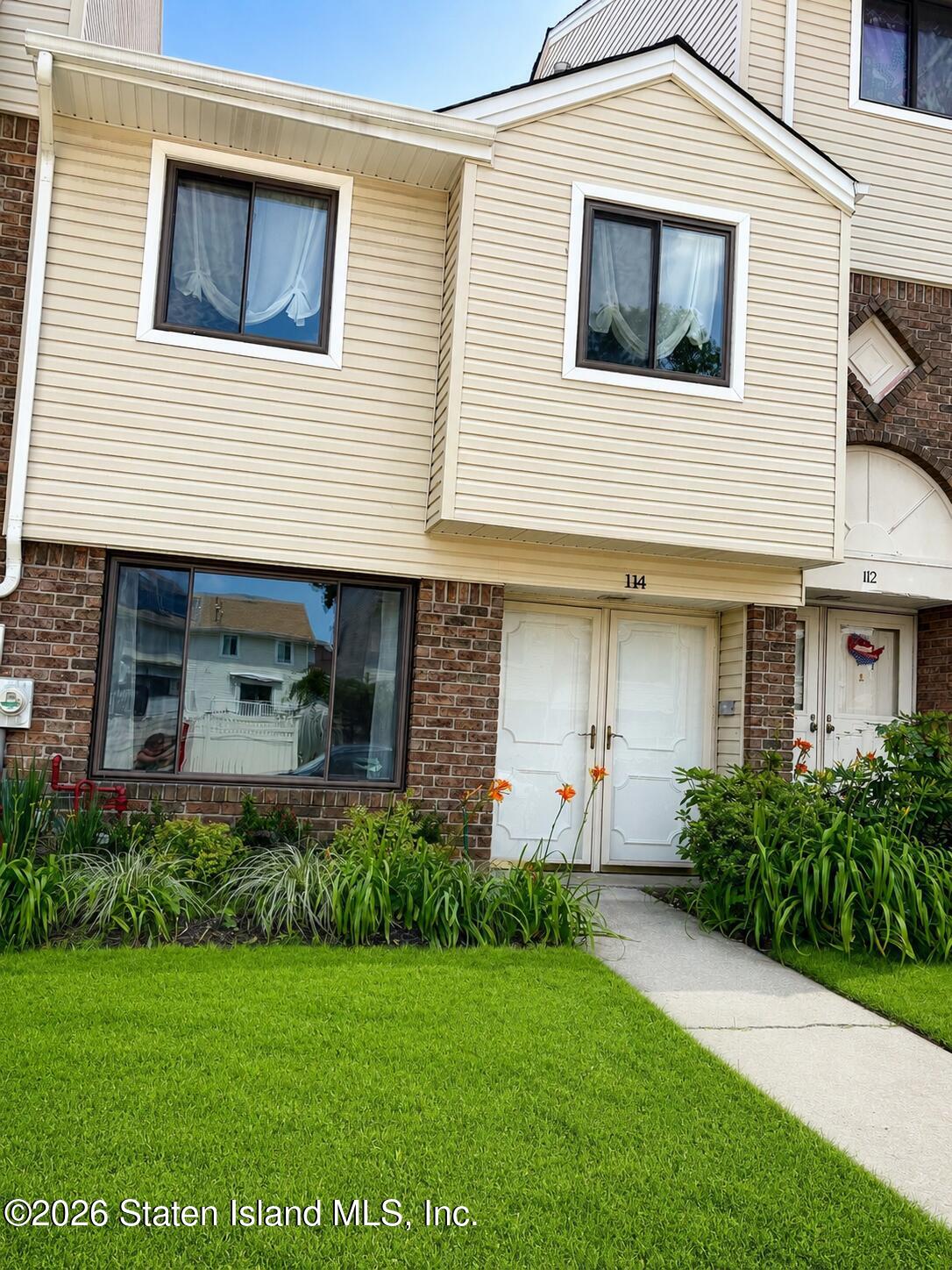114 Redwood Loop