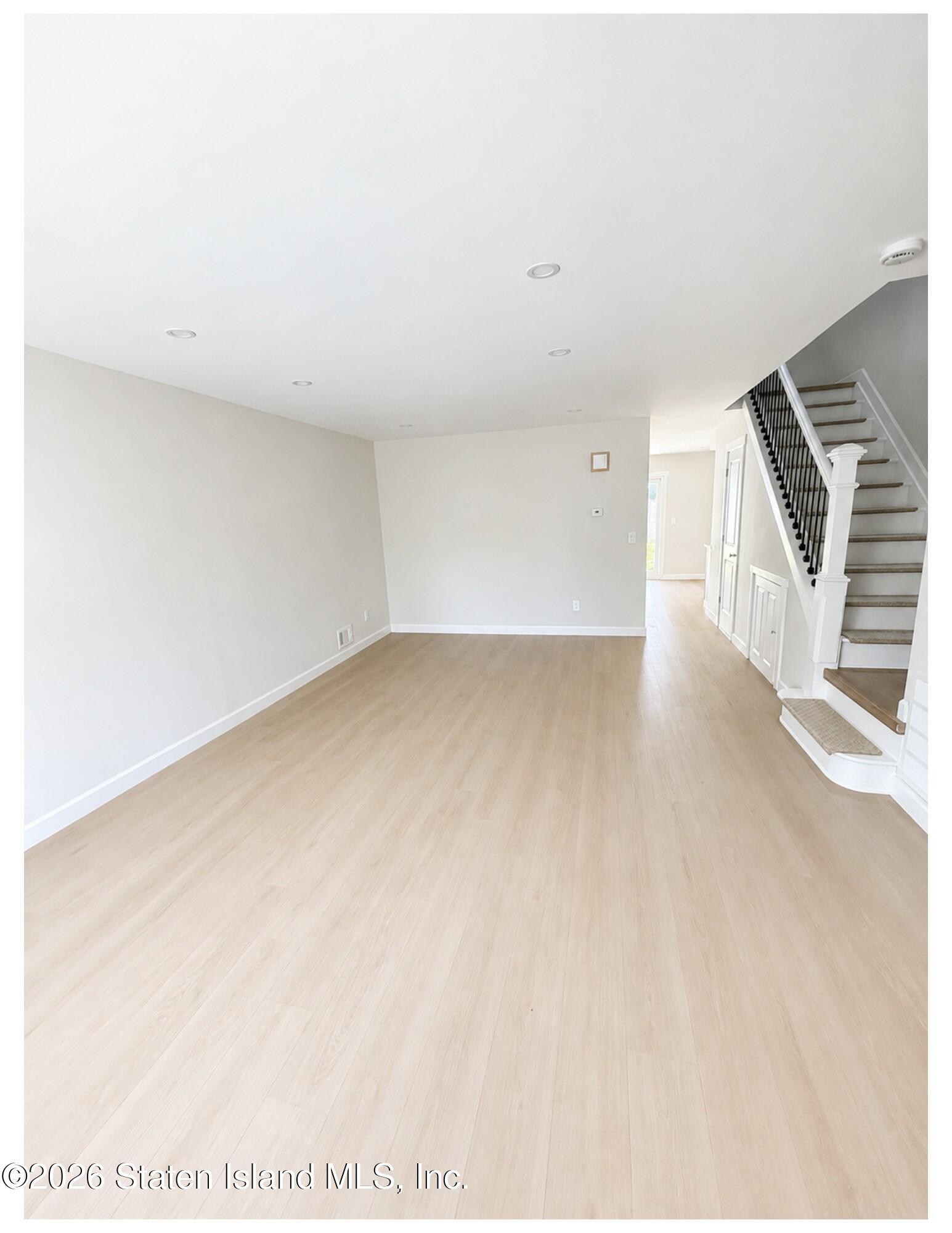 114 Redwood Loop