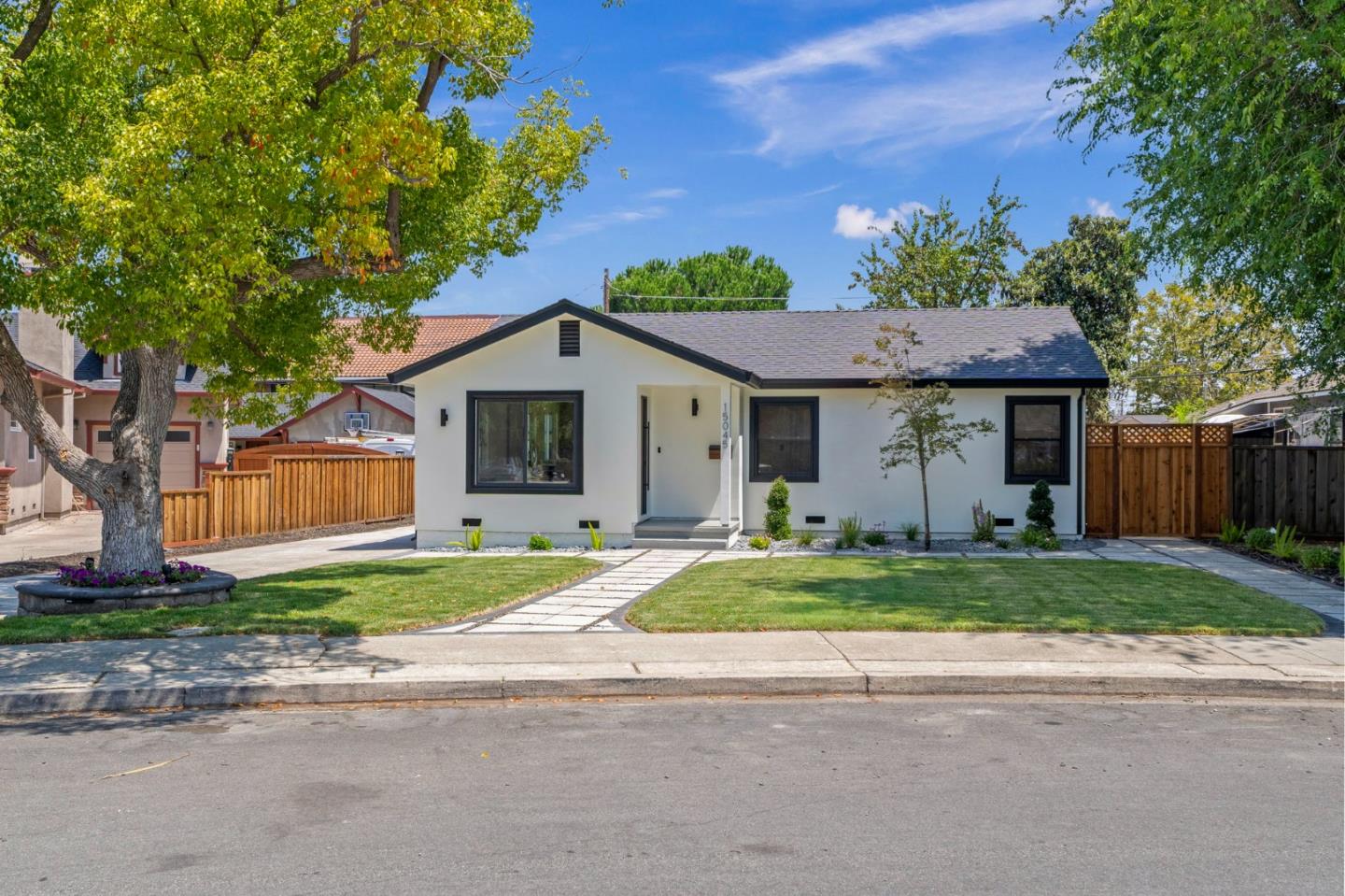 15045 Stratford DR