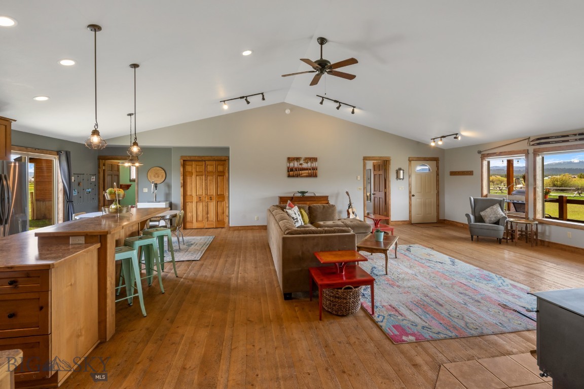 255 Pelican Lane