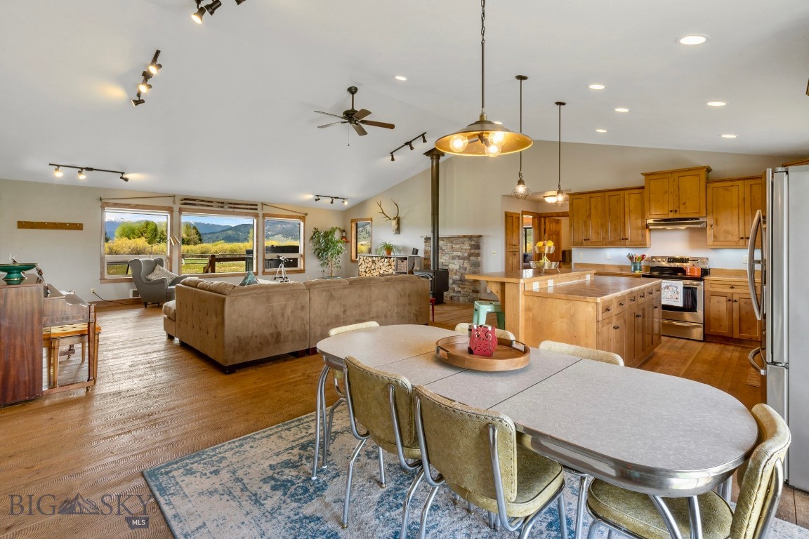 255 Pelican Lane