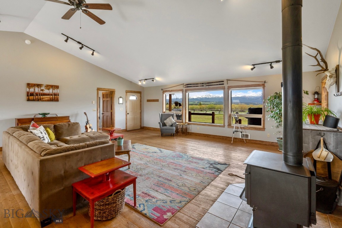 255 Pelican Lane