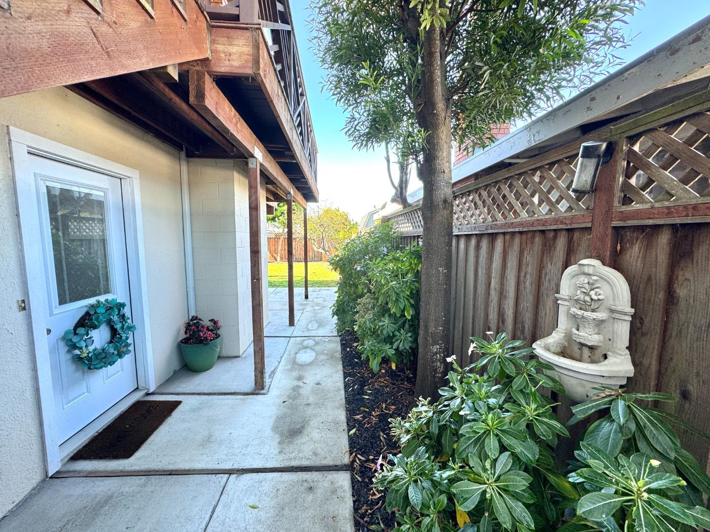 908 Bancroft Ave