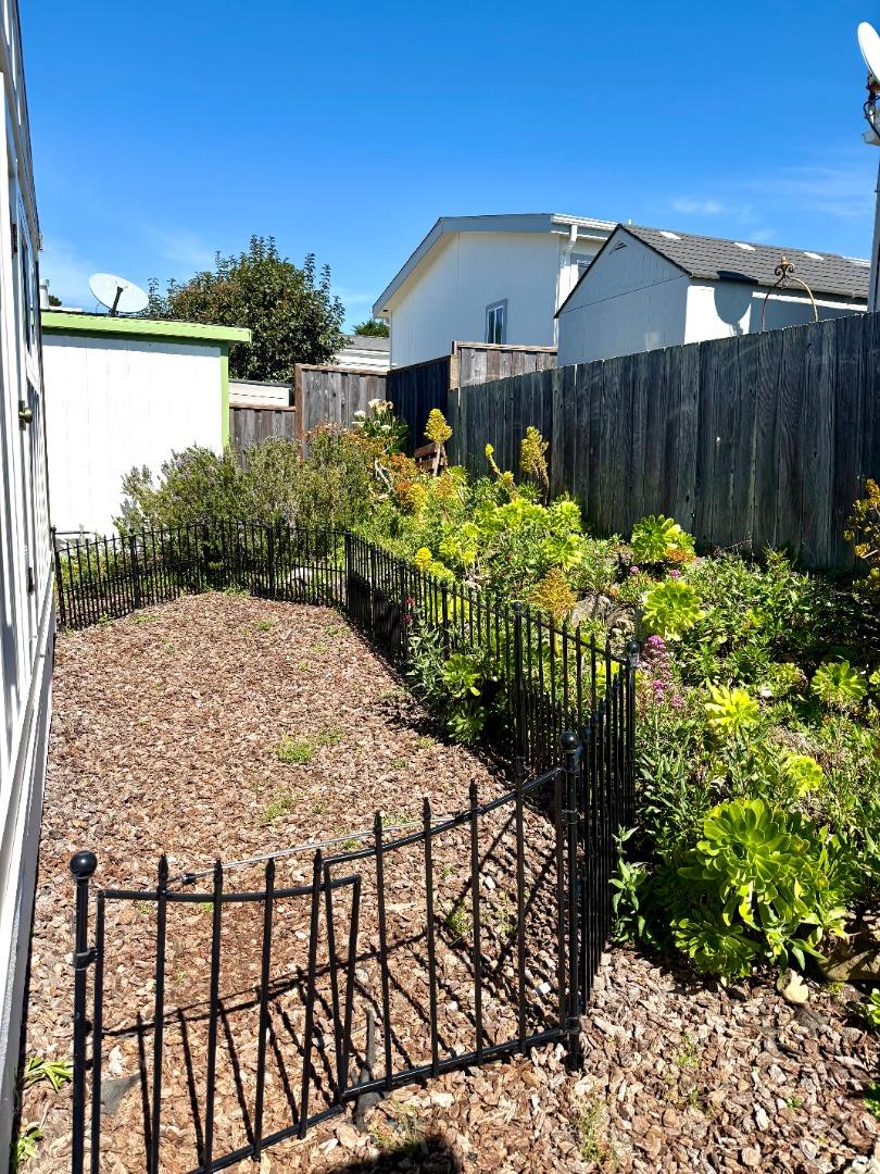 8 Lighthouse Rd Unit: 8