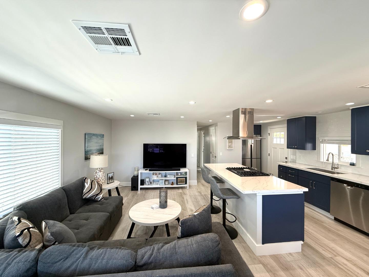 8 Lighthouse Rd Unit: 8