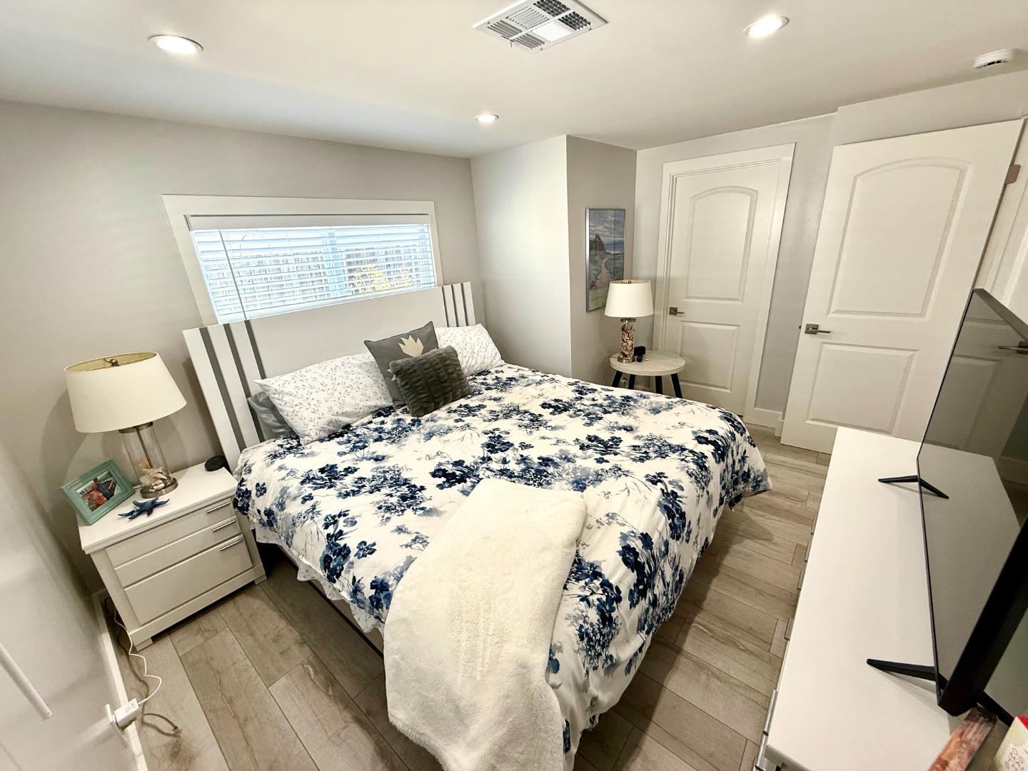 8 Lighthouse Rd Unit: 8