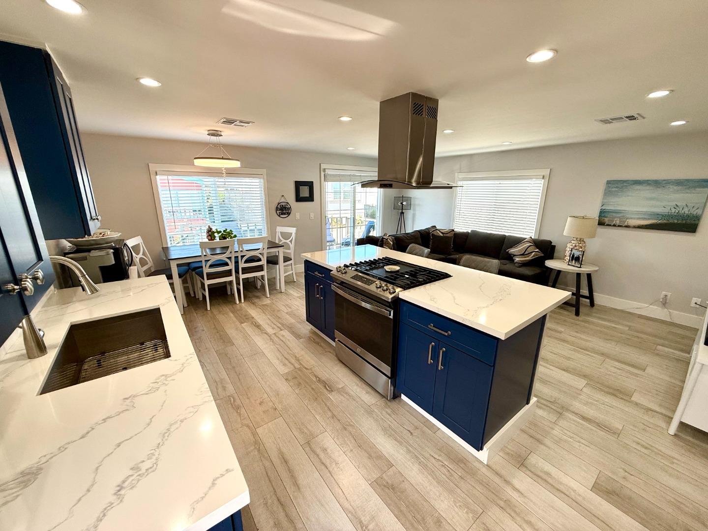 8 Lighthouse Rd Unit: 8