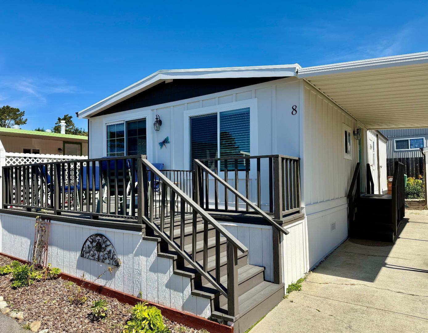 8 Lighthouse Rd Unit: 8