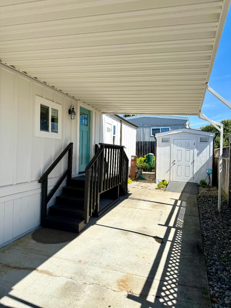 8 Lighthouse Rd Unit: 8