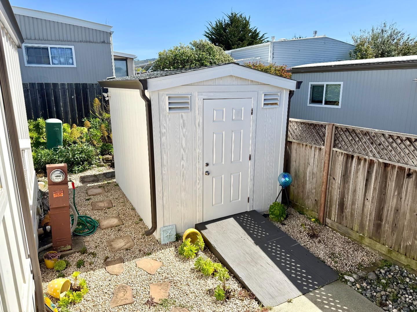 8 Lighthouse Rd Unit: 8