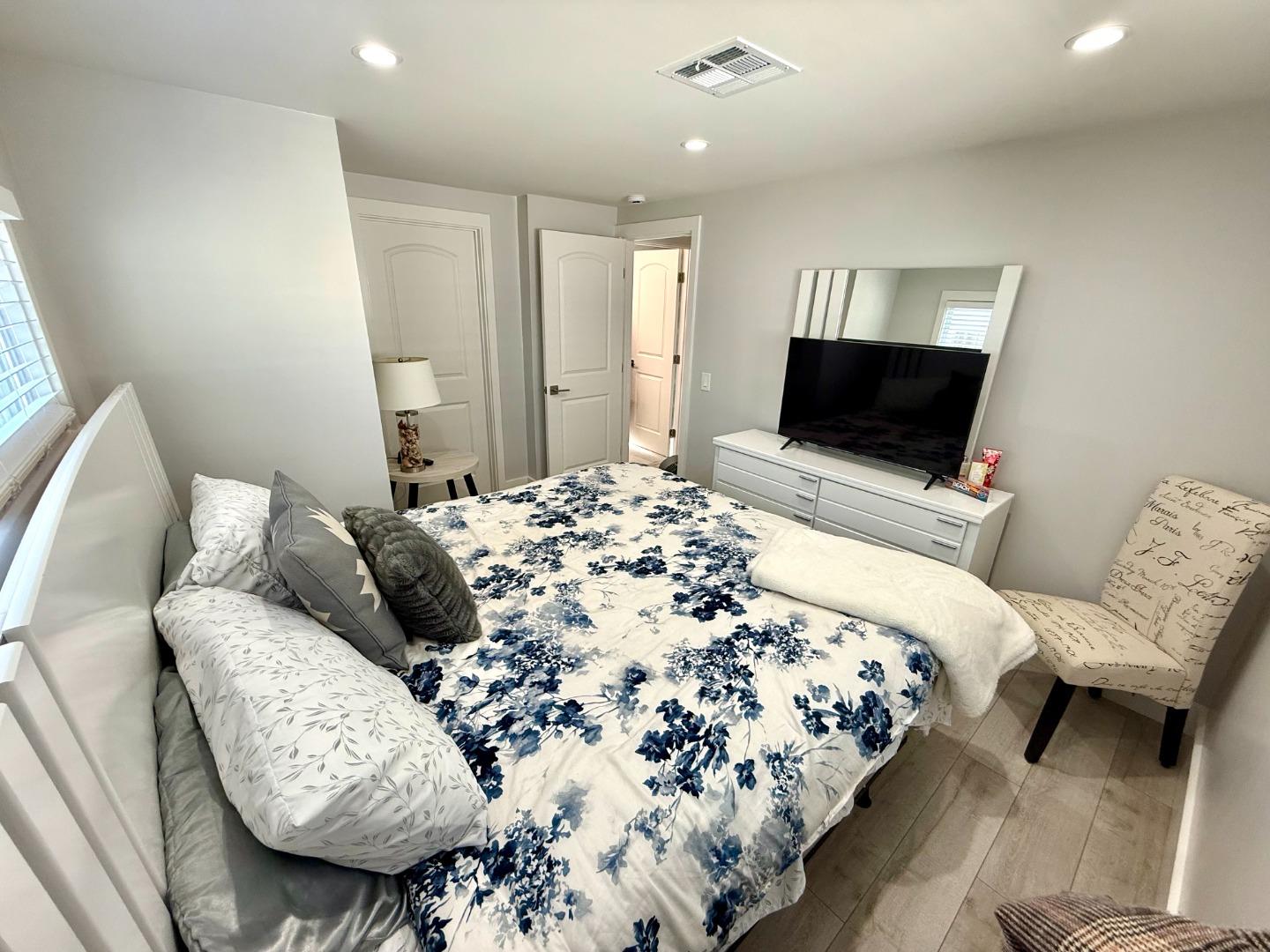 8 Lighthouse Rd Unit: 8