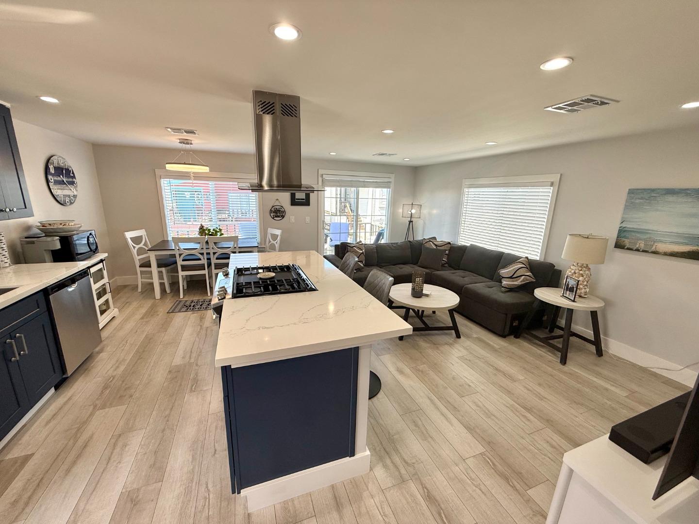 8 Lighthouse Rd Unit: 8