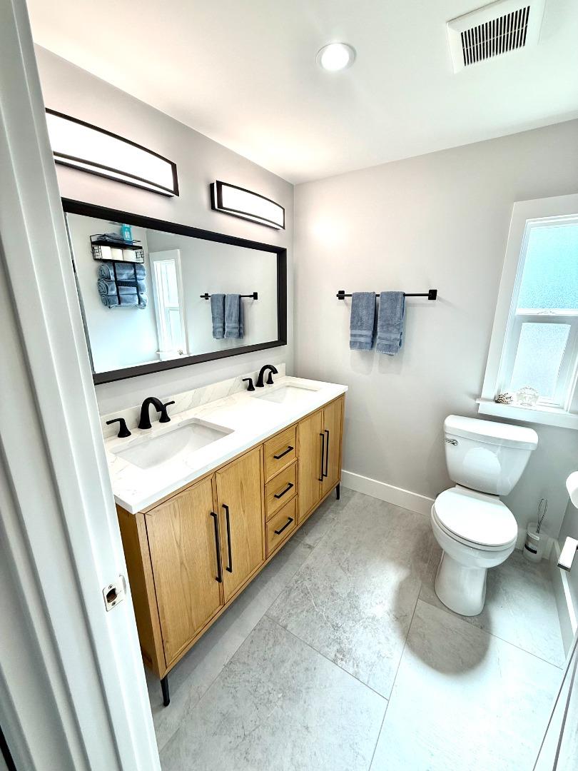 8 Lighthouse Rd Unit: 8