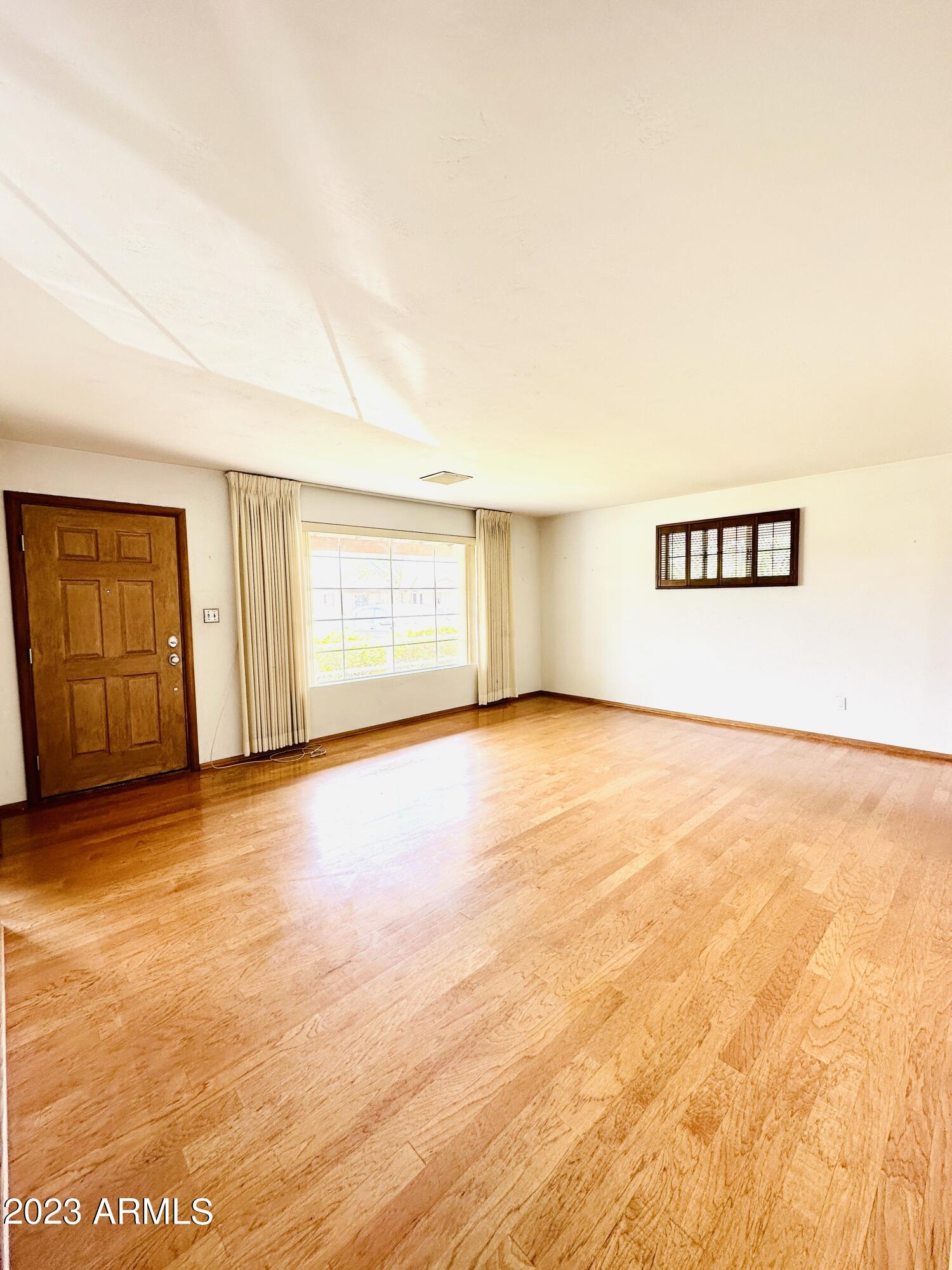 2034 W RANCHO Drive