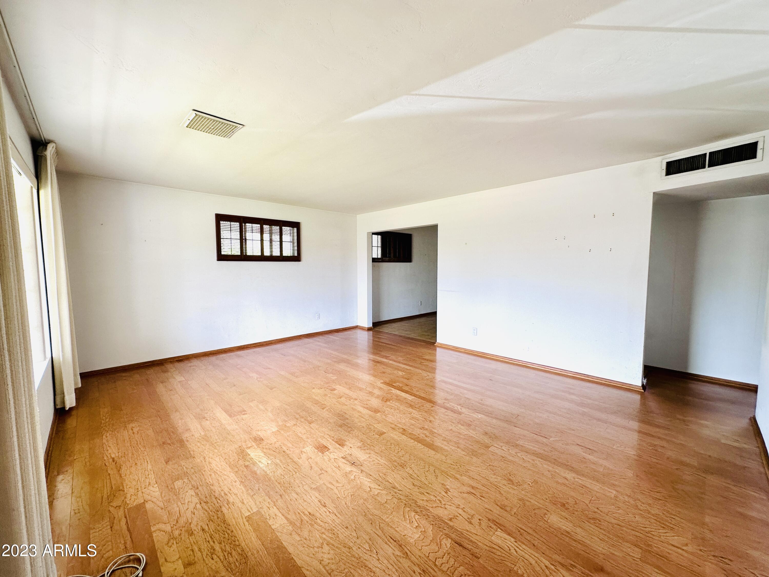 2034 W RANCHO Drive
