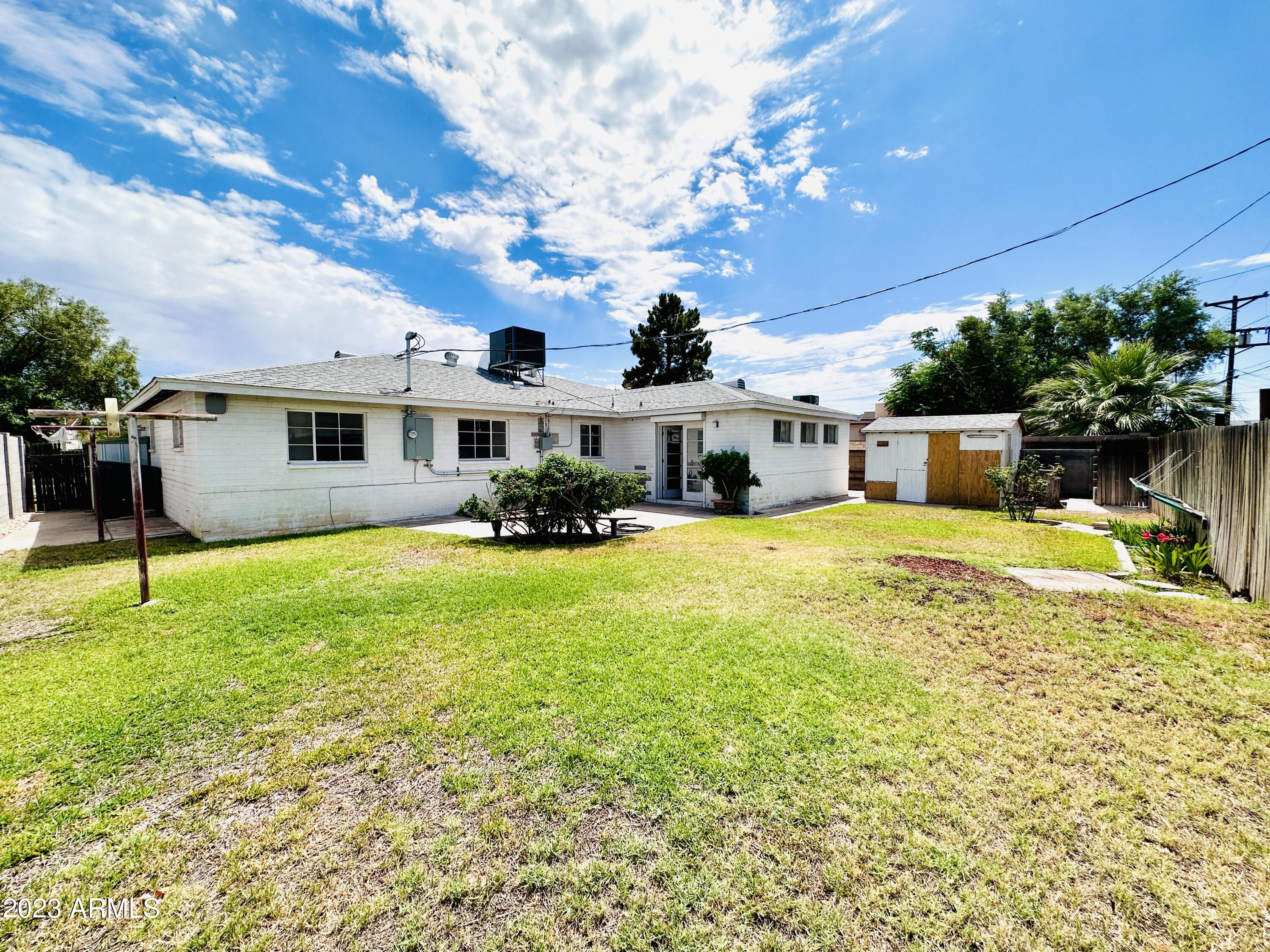 2034 W RANCHO Drive