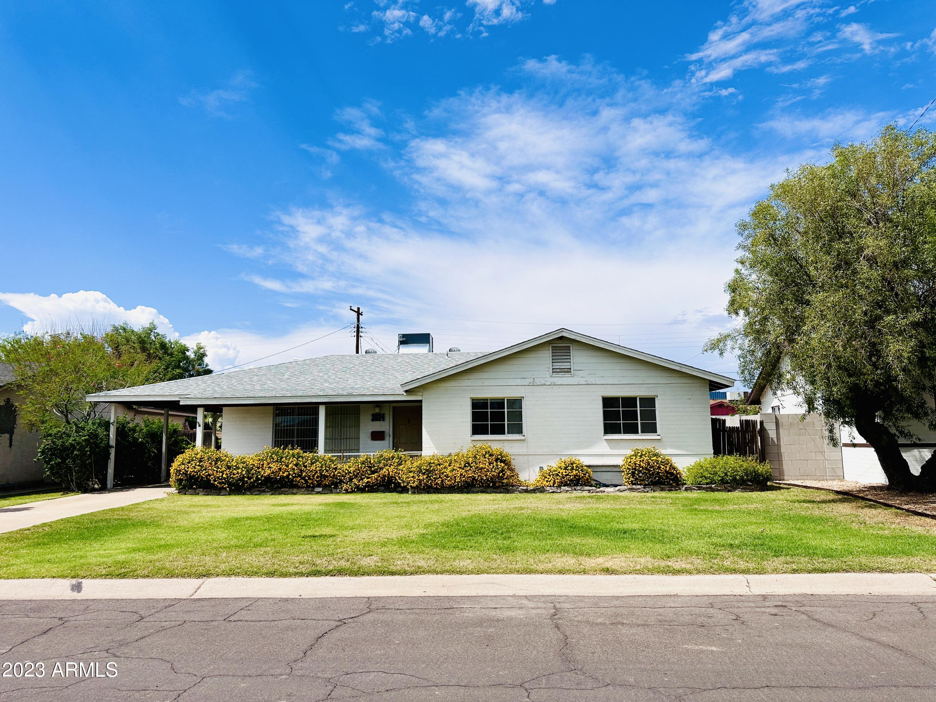 2034 W RANCHO Drive