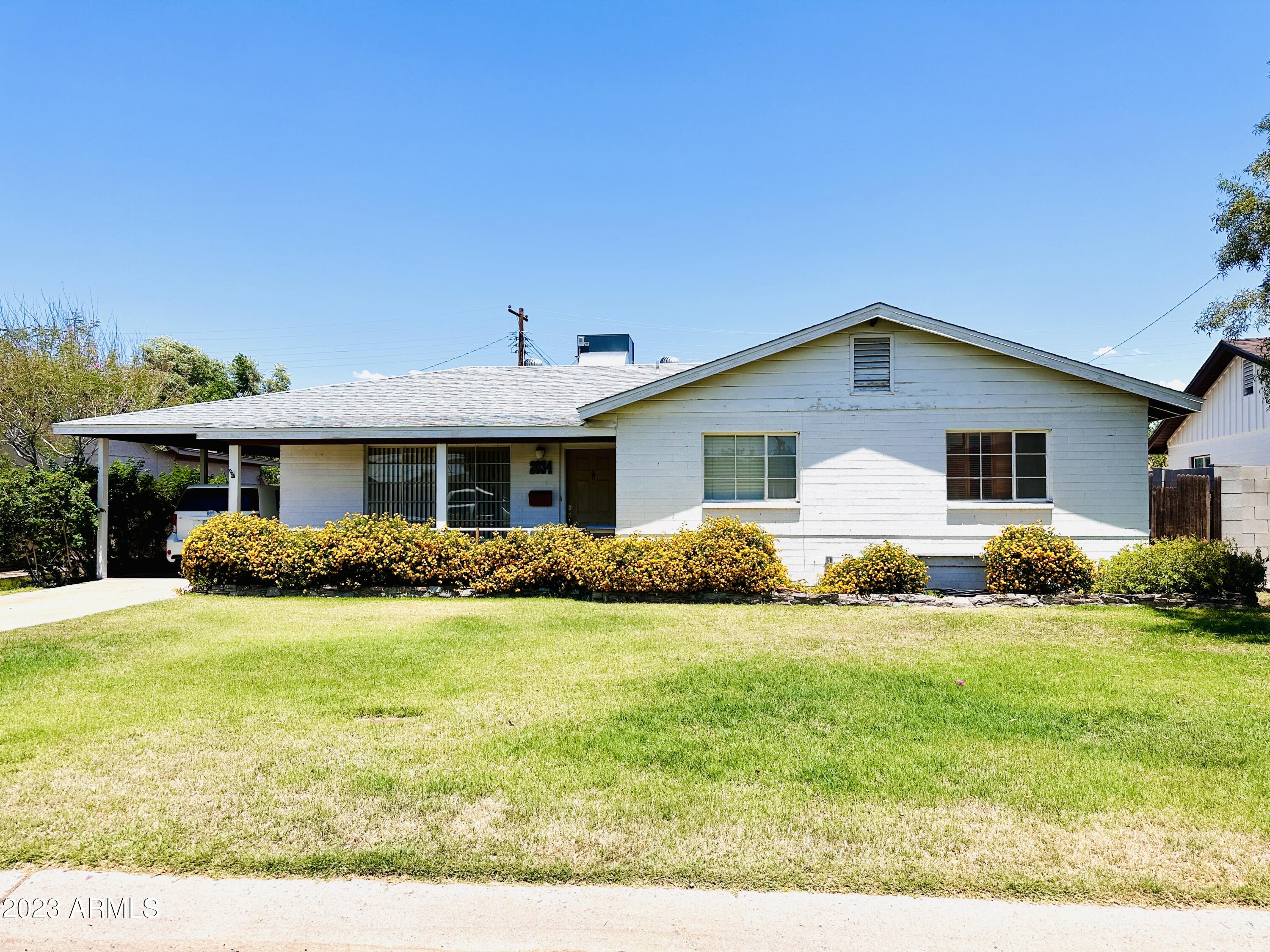2034 W RANCHO Drive