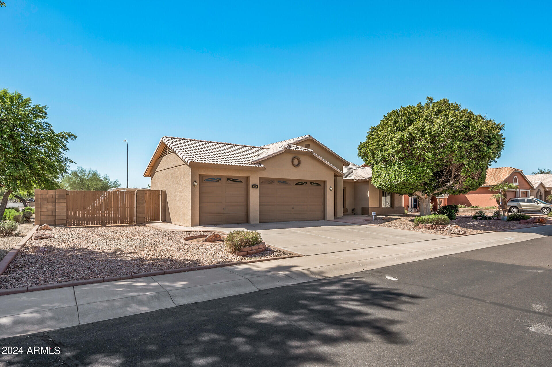 7647 W BETTY ELYSE Lane
