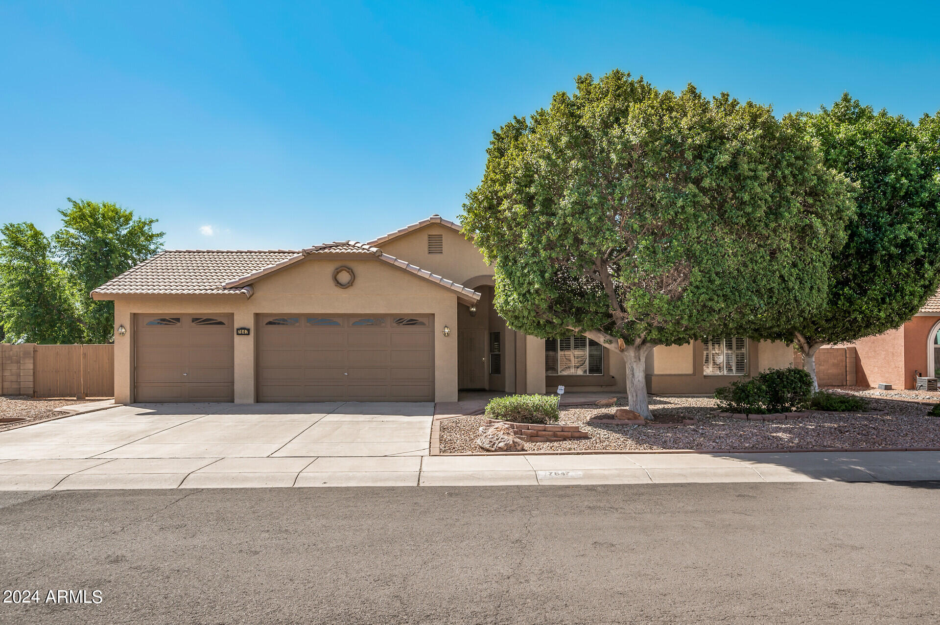 7647 W BETTY ELYSE Lane