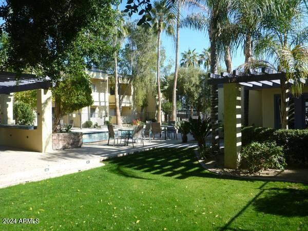 740 W ELM Street, 110