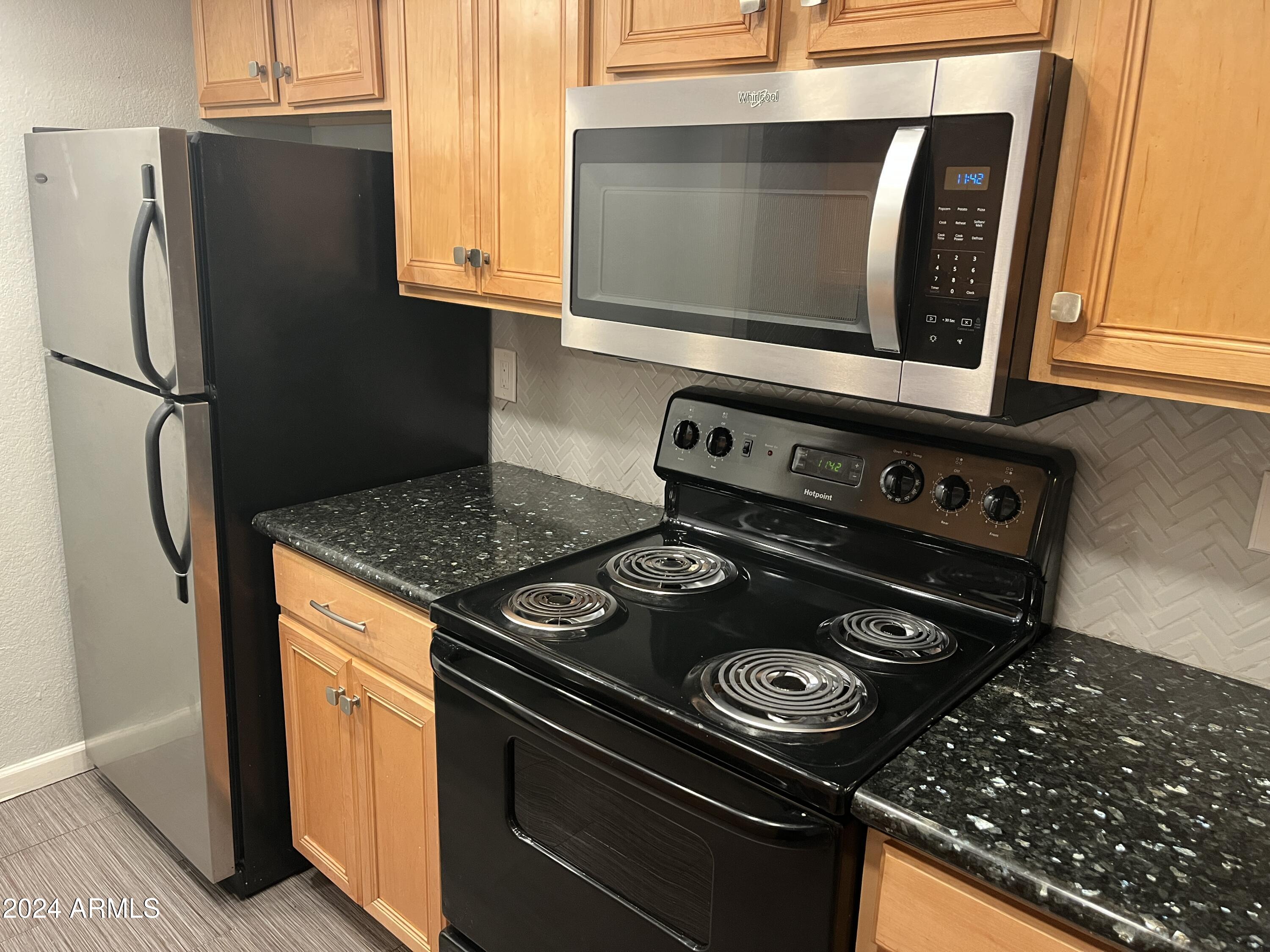 740 W ELM Street, 110