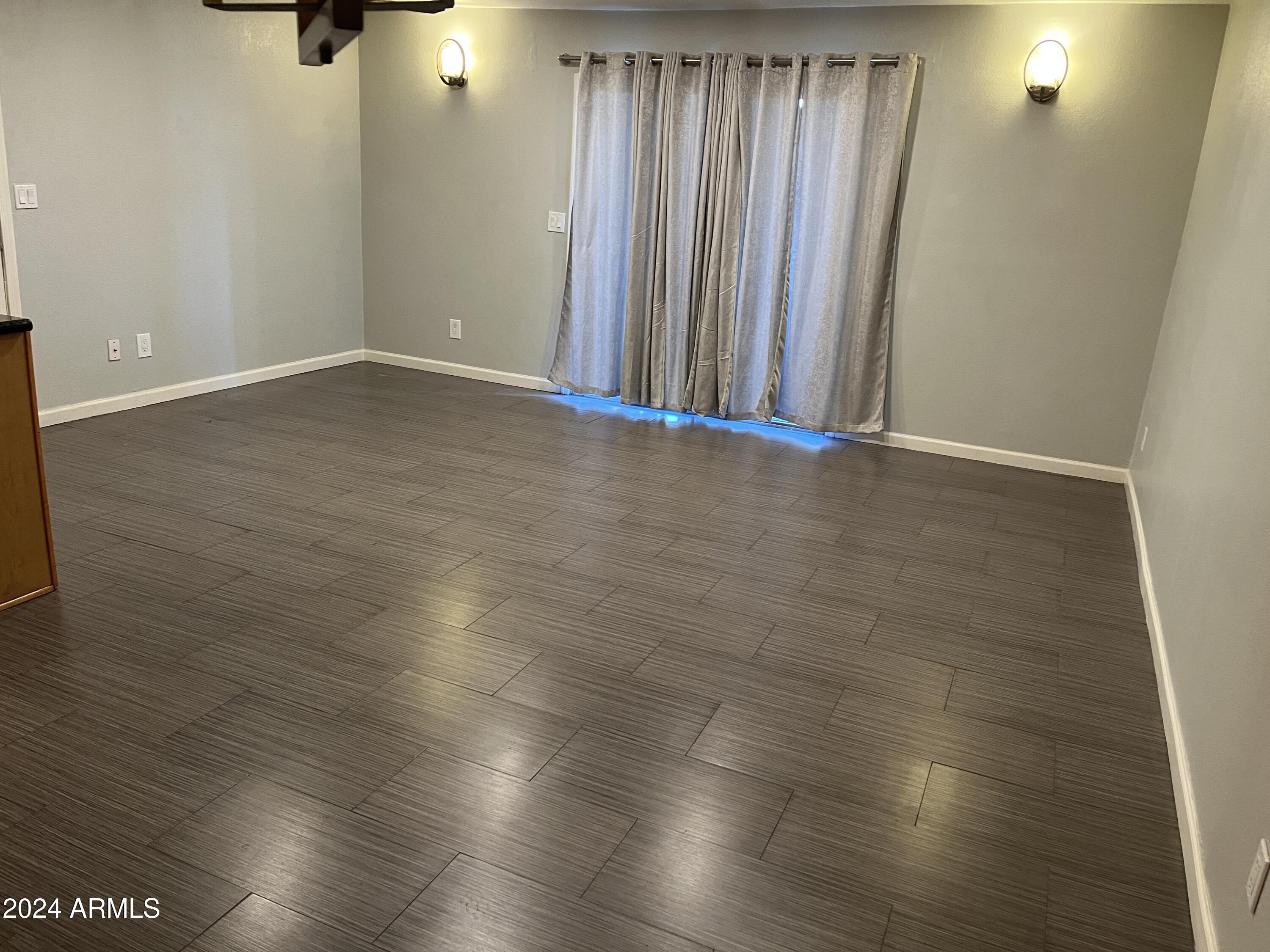 740 W ELM Street, 110