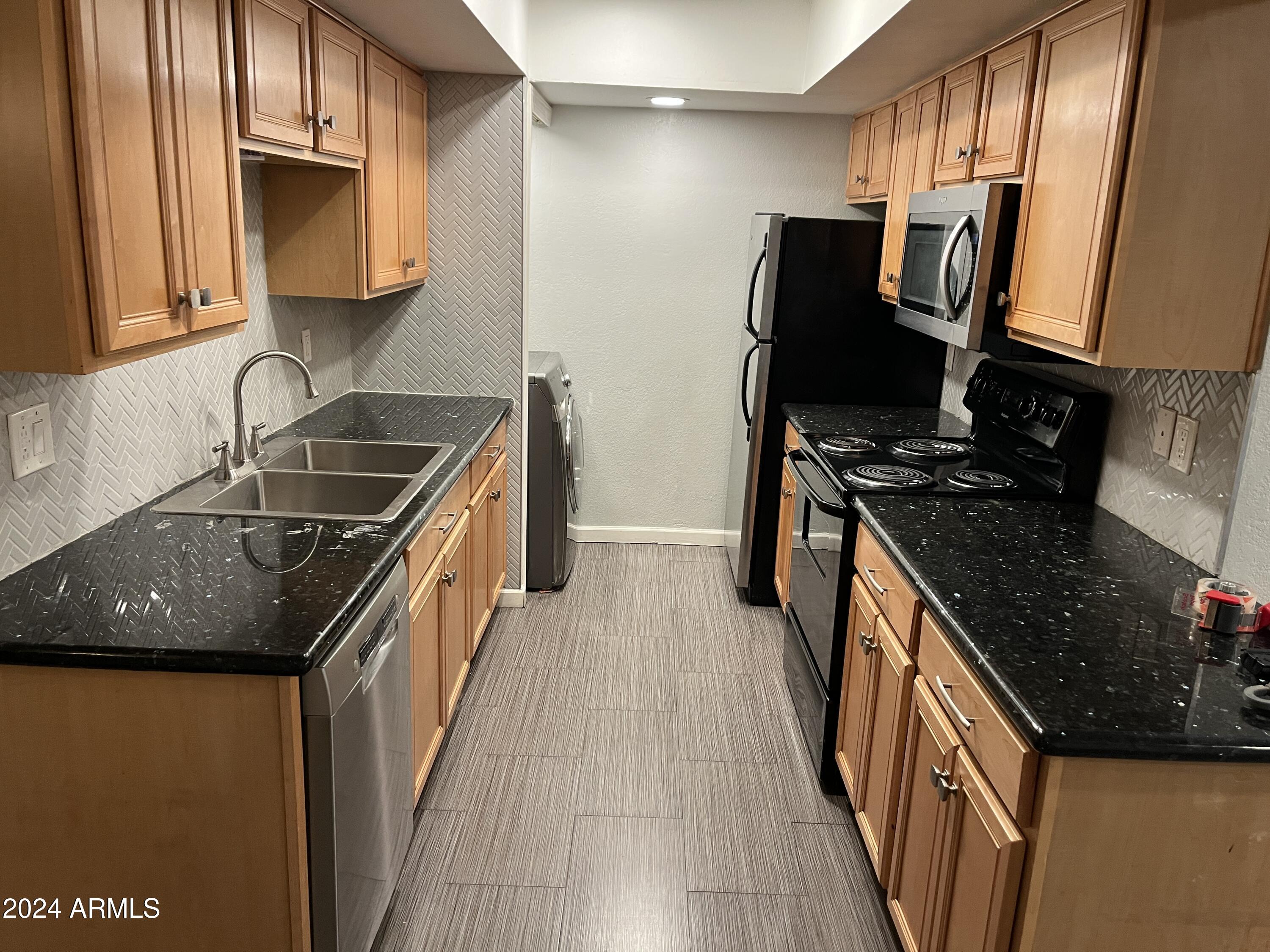 740 W ELM Street, 110