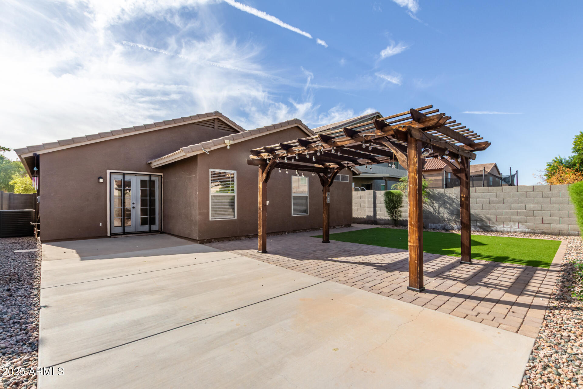 45542 W GUILDER Avenue