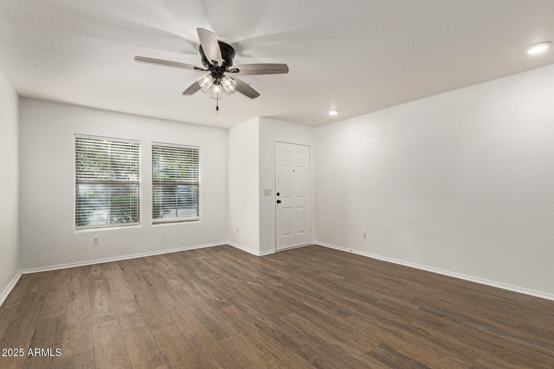 45542 W GUILDER Avenue