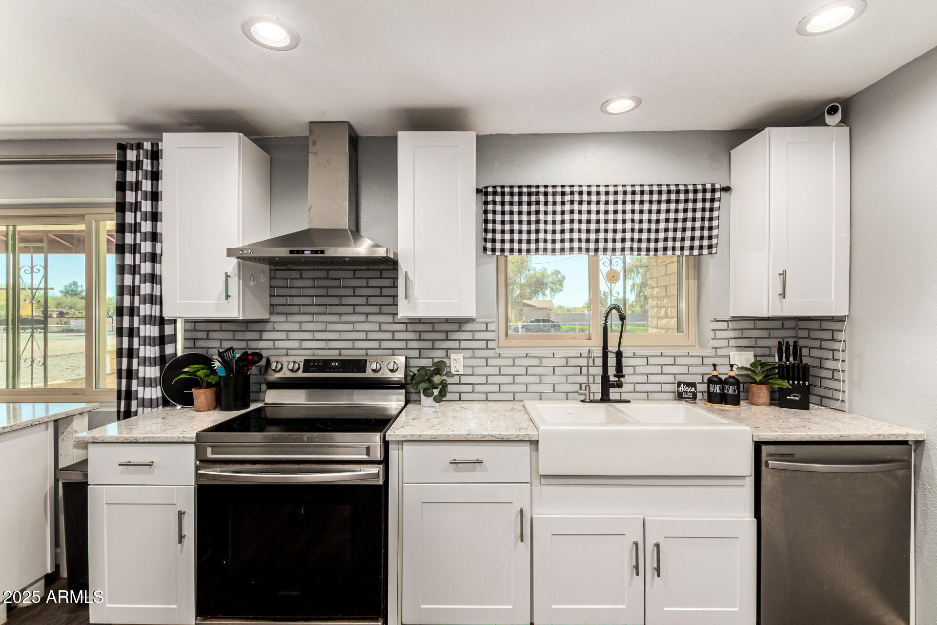 266 W CALLE TUBERIA