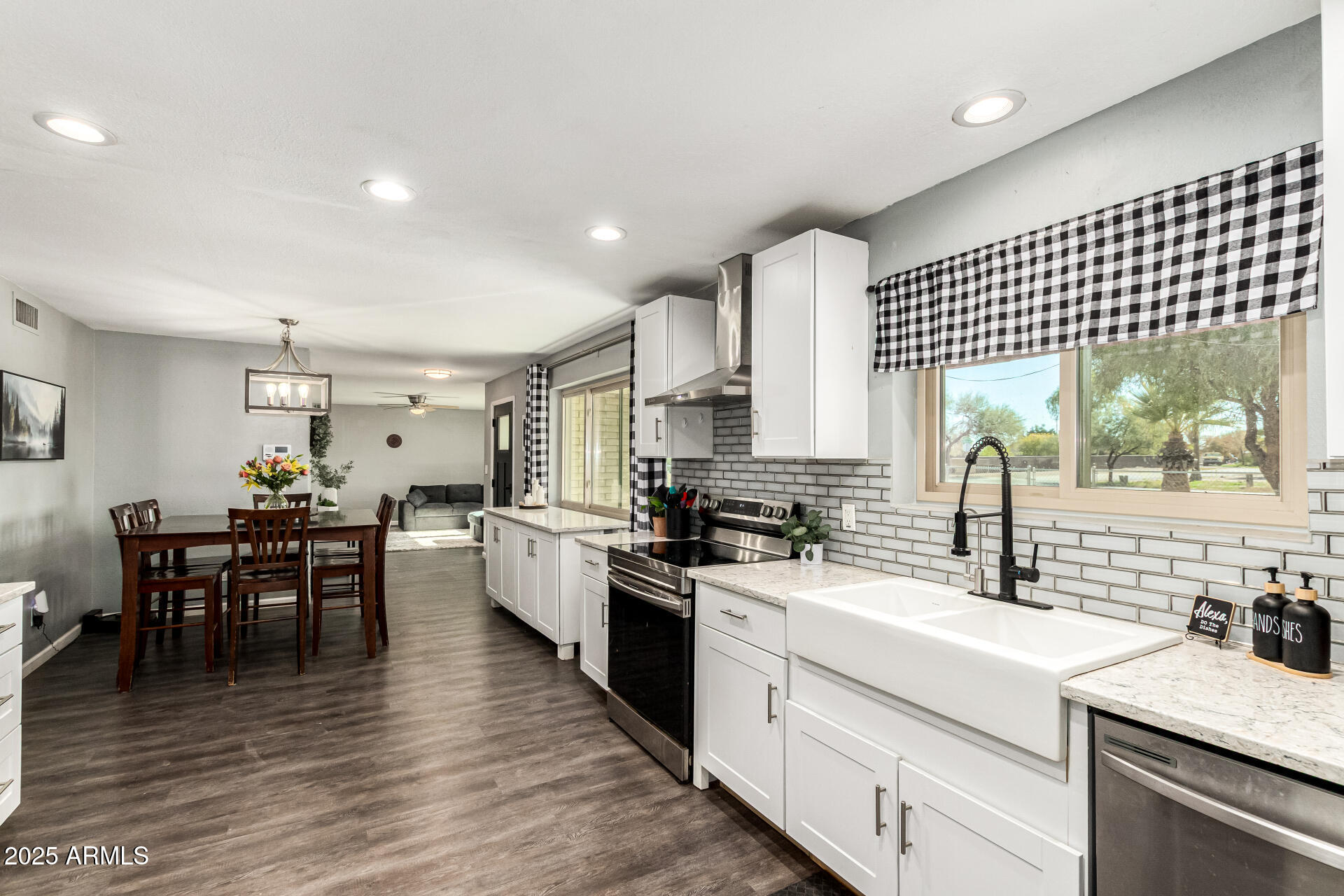 266 W CALLE TUBERIA
