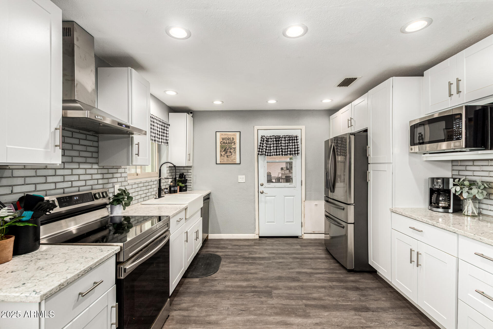 266 W CALLE TUBERIA