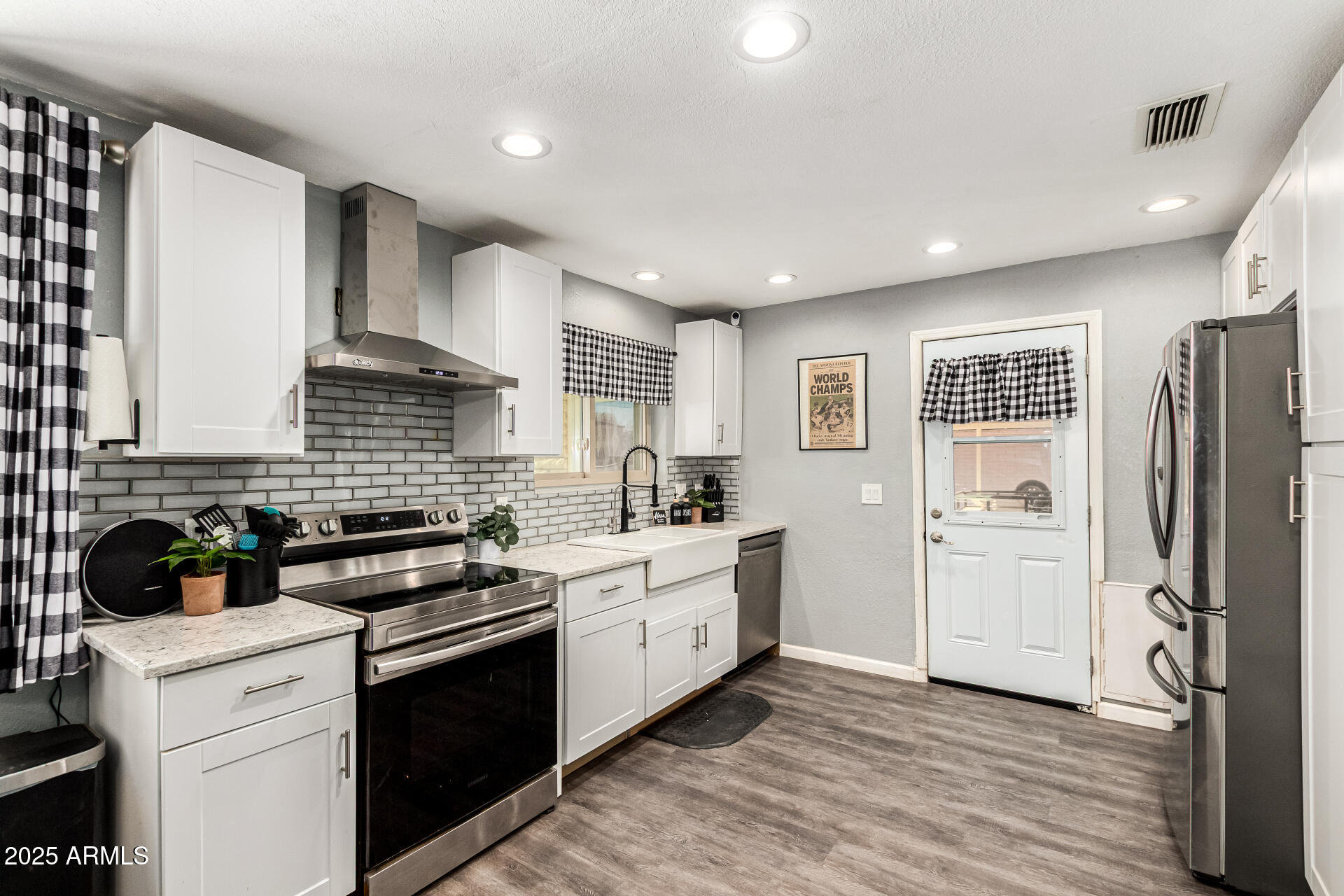266 W CALLE TUBERIA