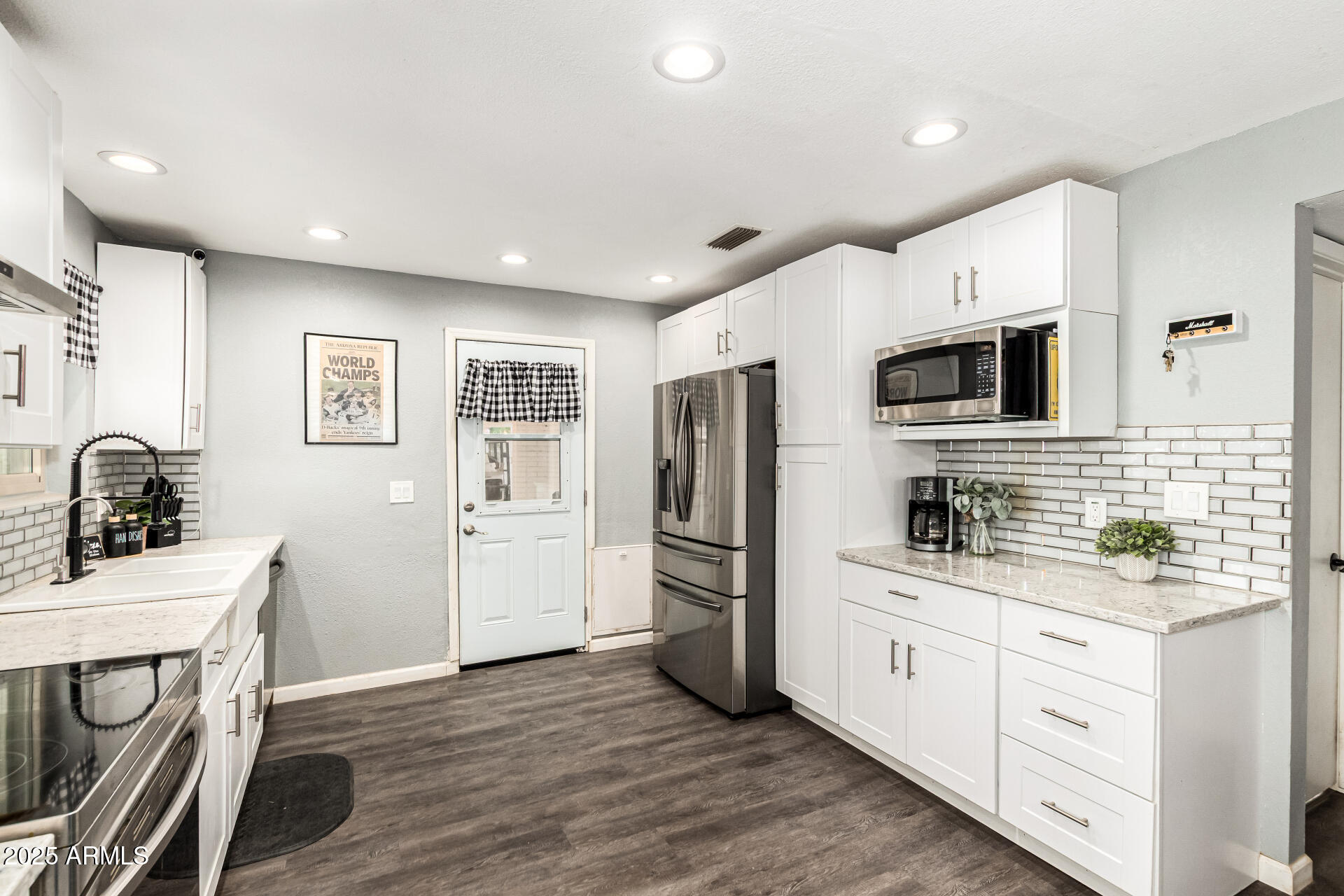 266 W CALLE TUBERIA