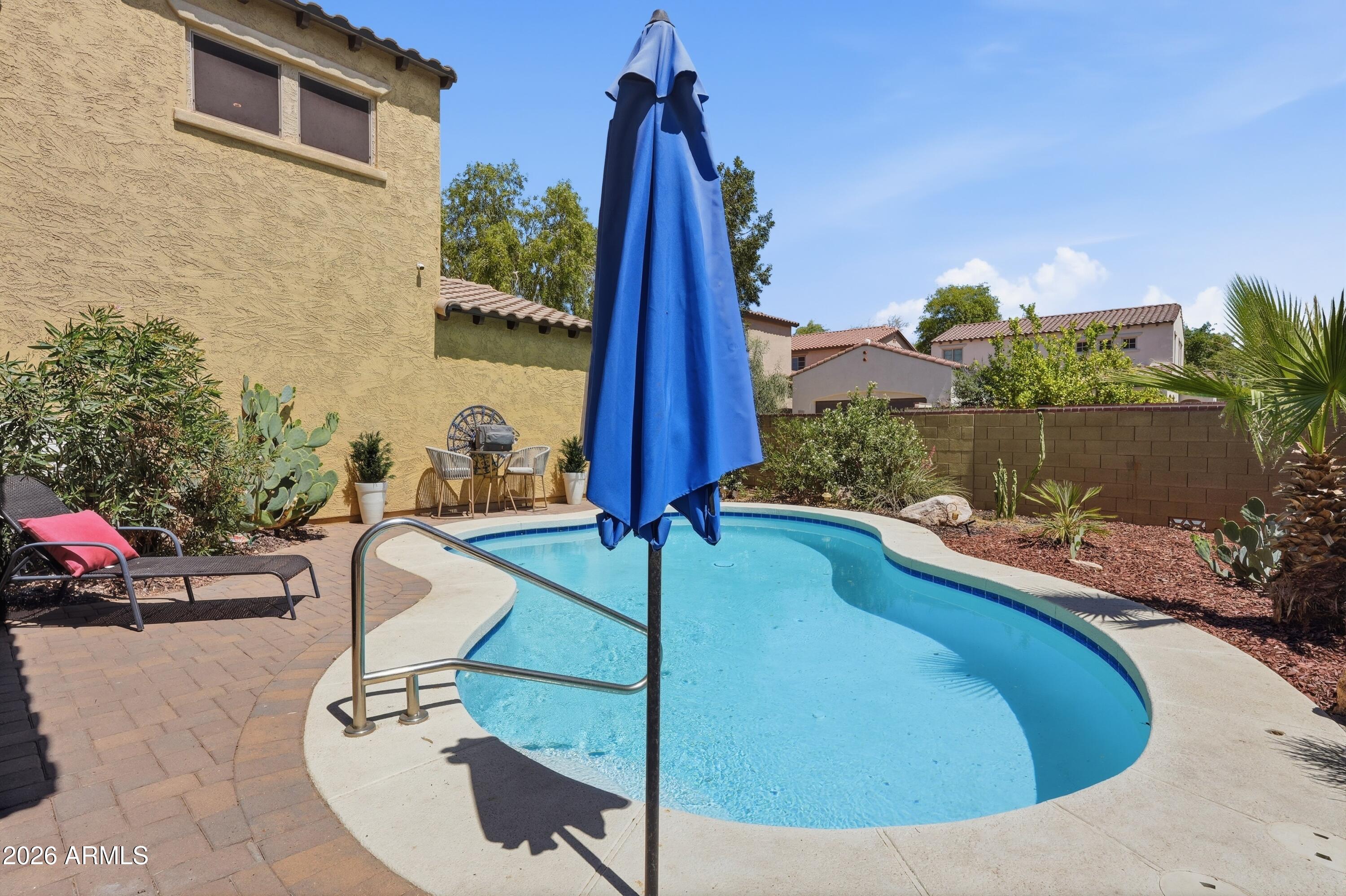 2877 N Heritage Street