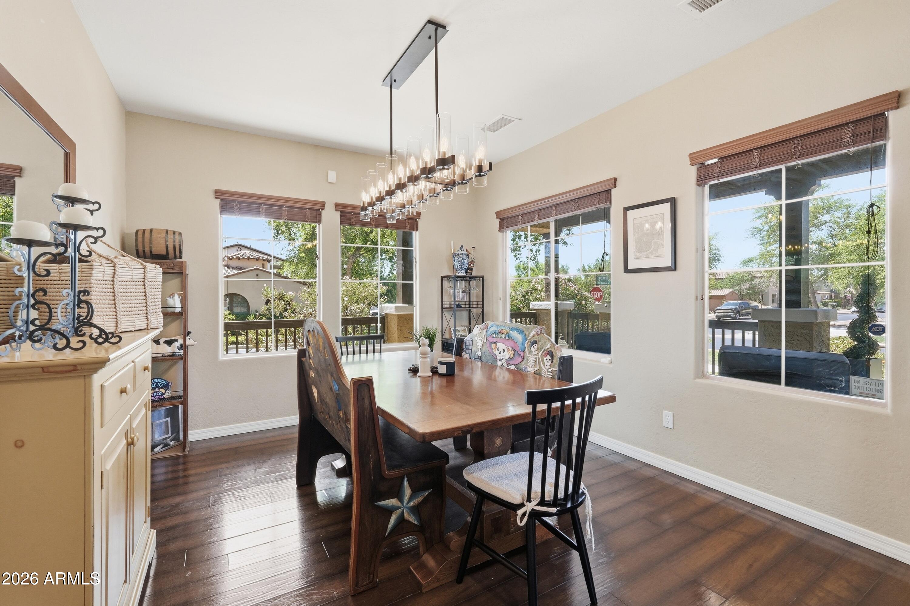 2877 N Heritage Street