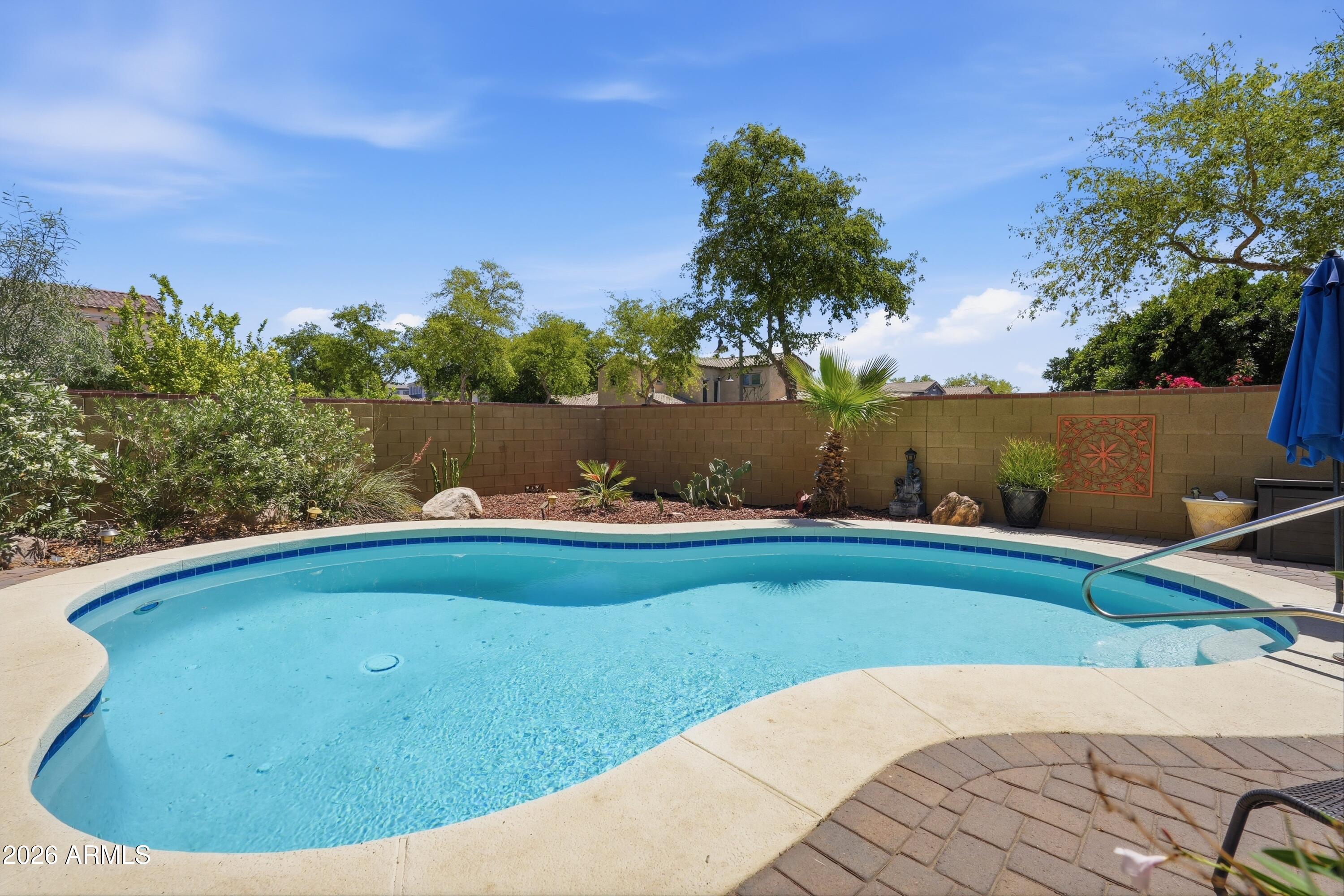 2877 N Heritage Street