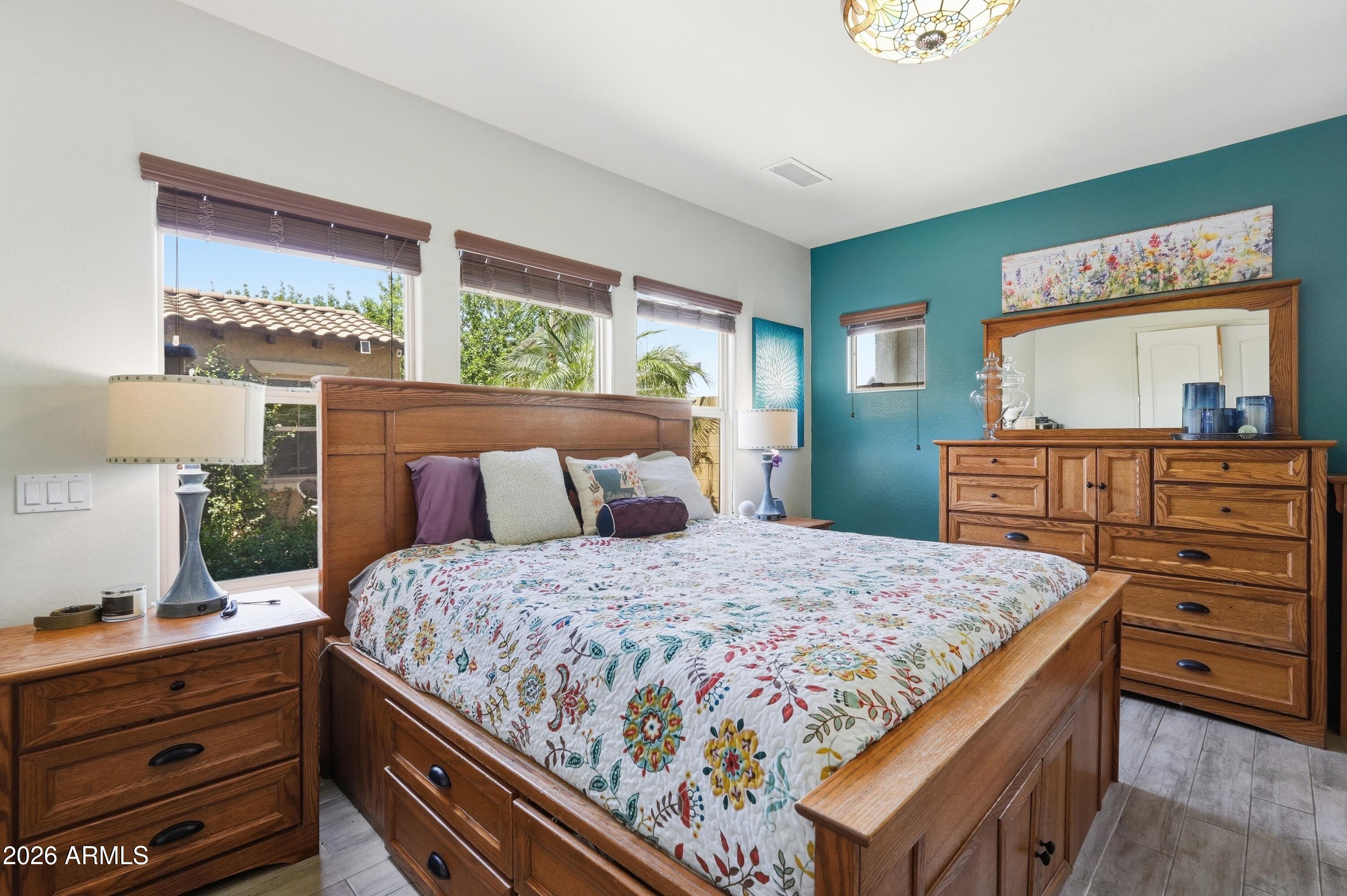 2877 N Heritage Street