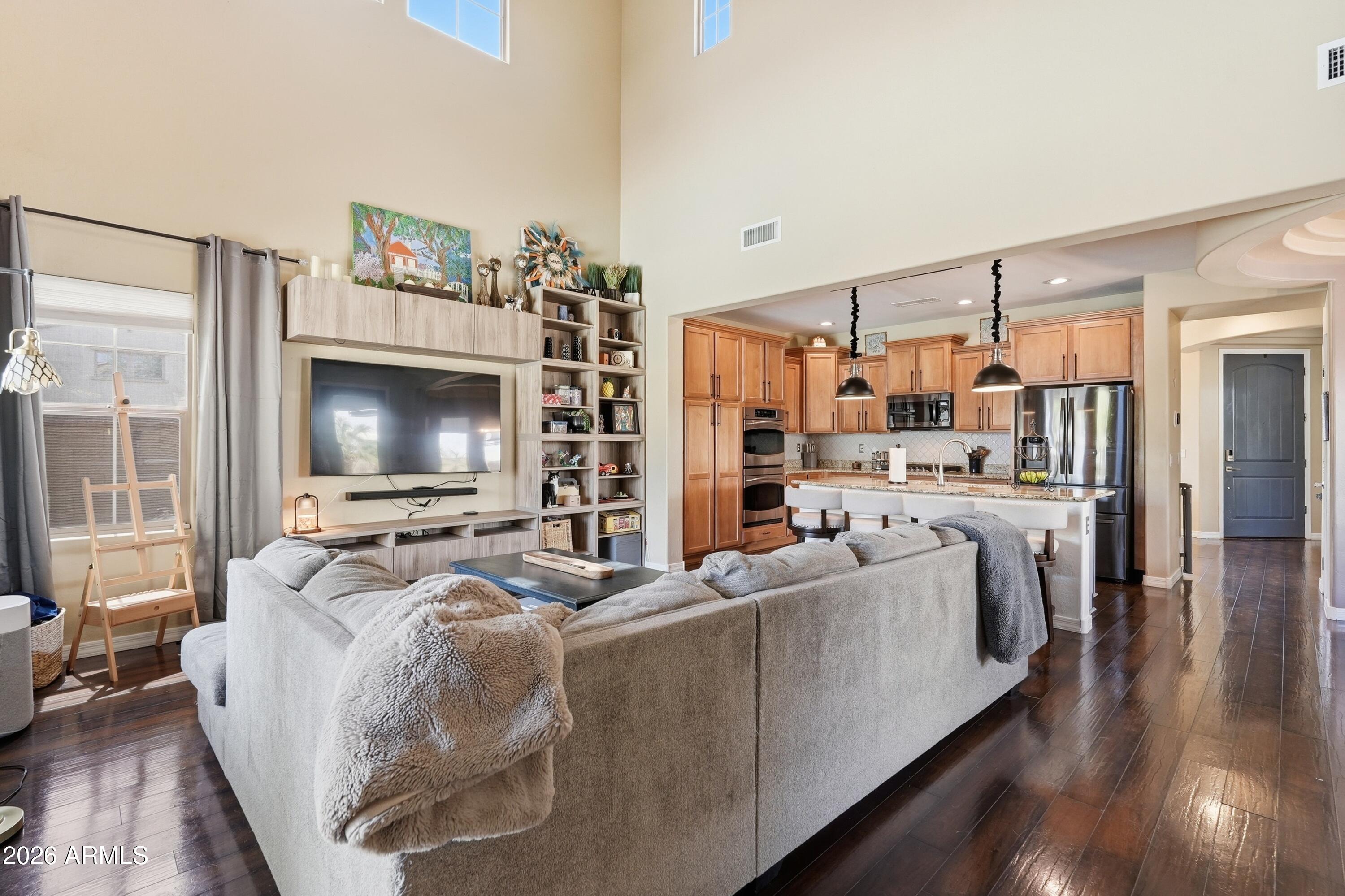 2877 N Heritage Street