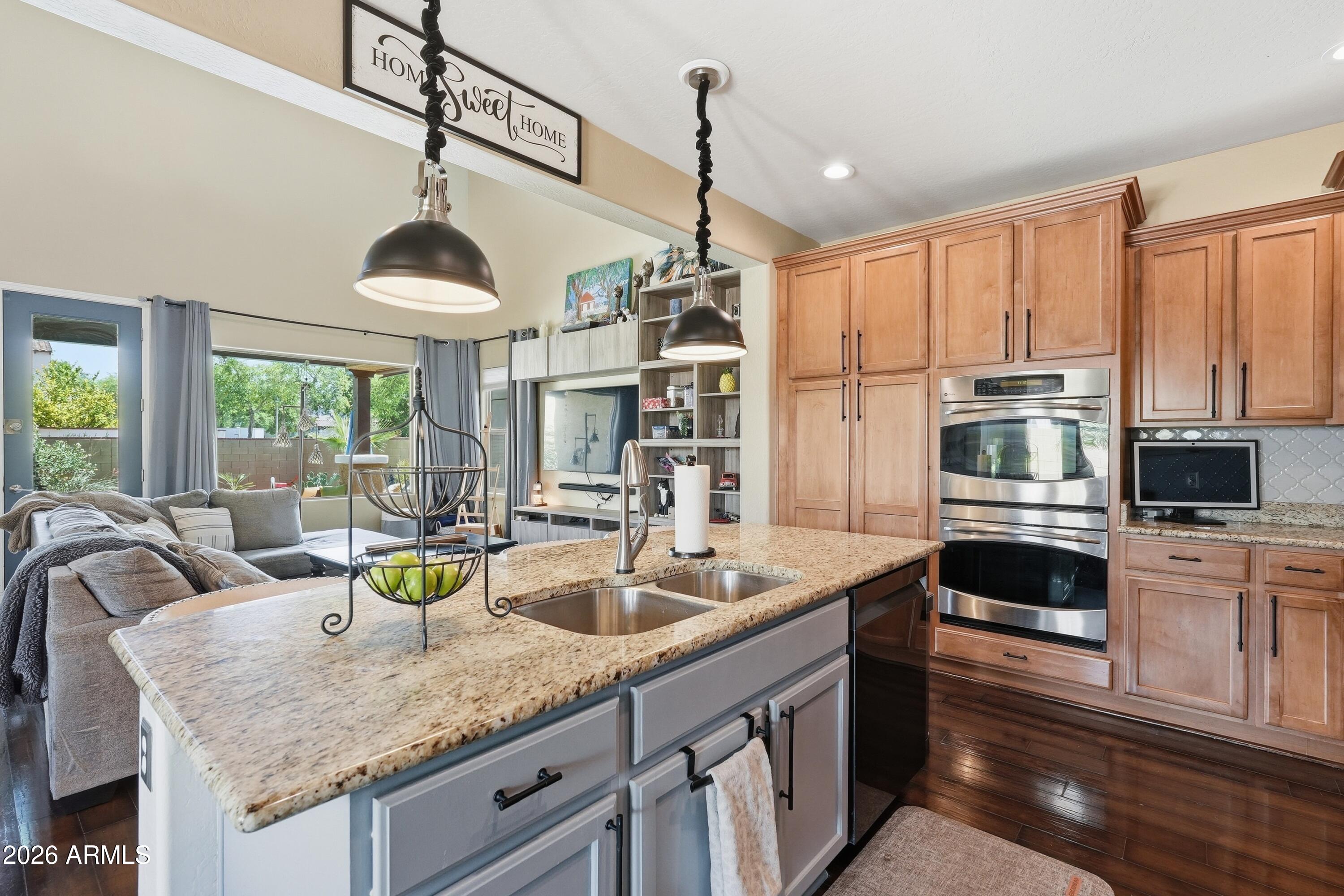 2877 N Heritage Street